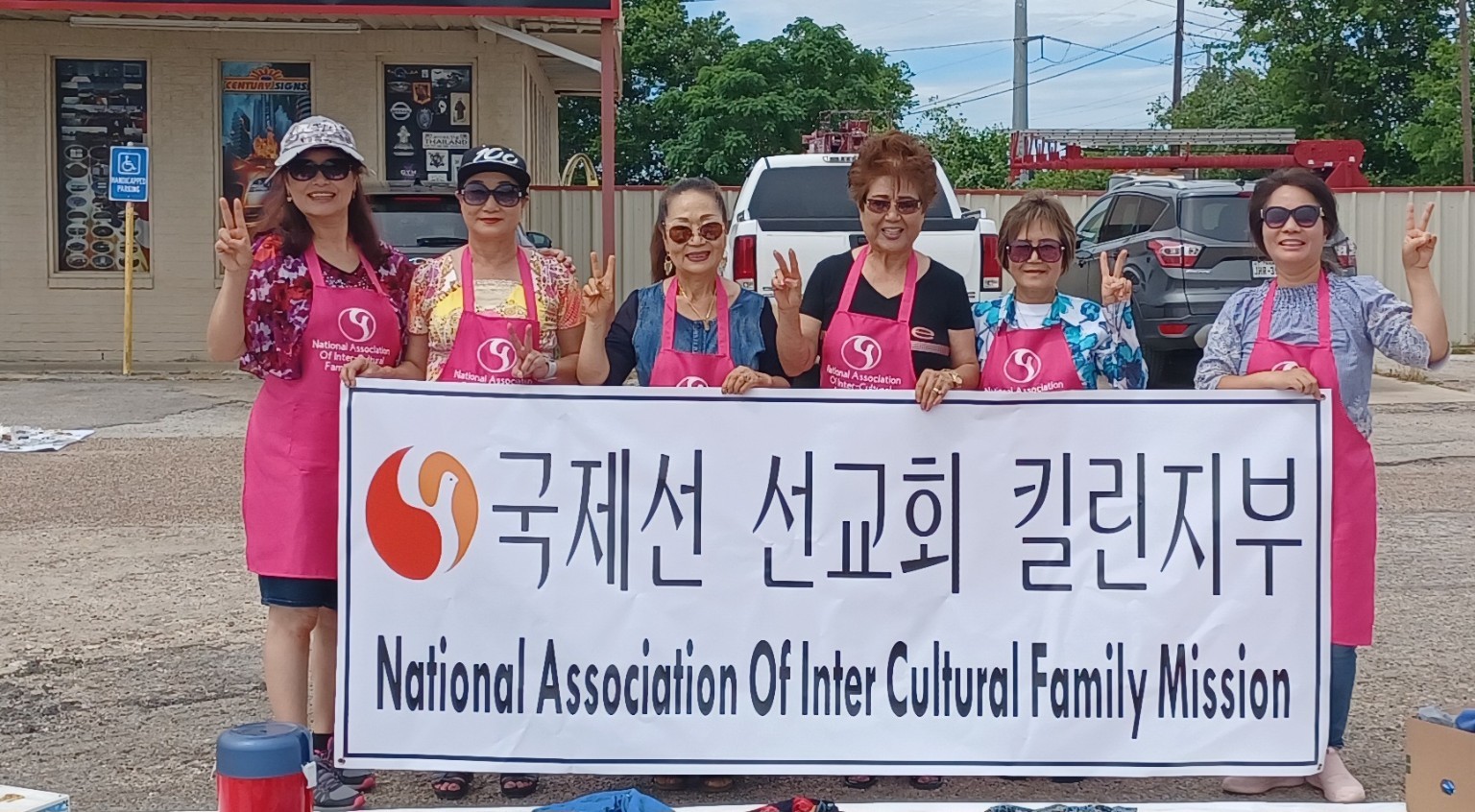 Killeen Chapter volunteers together at a community fundraising event